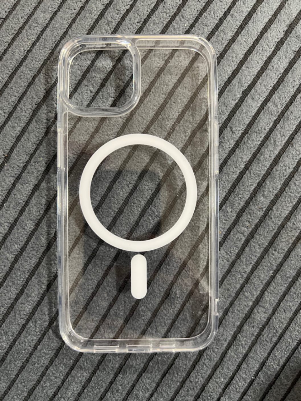 Úplne nový obal na iPhone 13 - Image 1